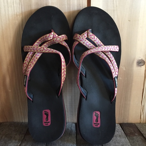 SOLD 🏝Teva Olowahu Women's Flip Flops Summer Sand - Picture 1 of 7